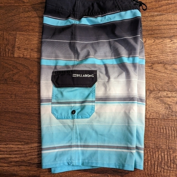 Billabong board shorts, Striped Pro board short, youth sz 26 - Picture 4 of 10